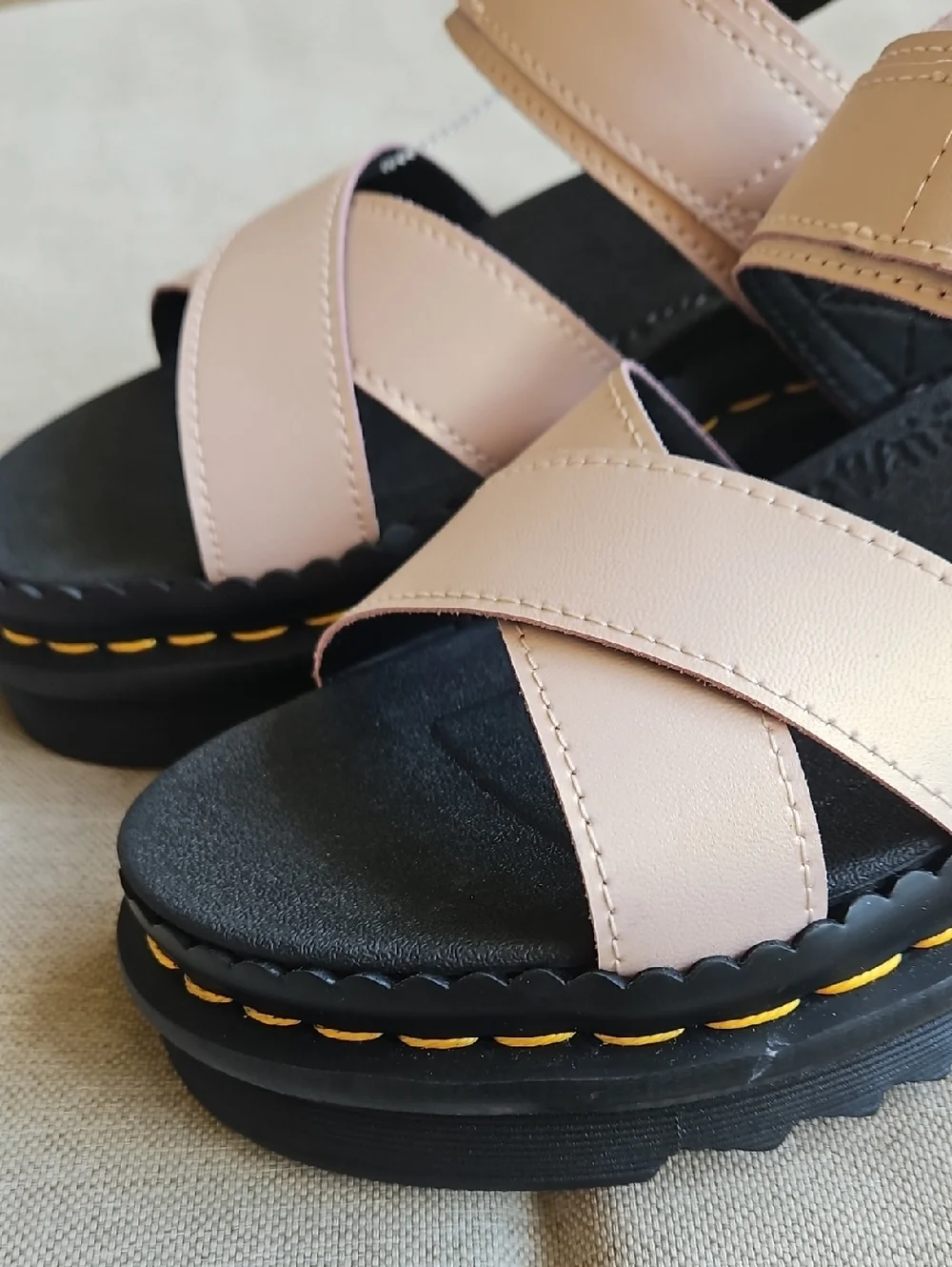 Sz 7- Dr Martins Voss II Chunky Sandals In Opalescent Powder Pink/ Gold - Picture 2 of 9